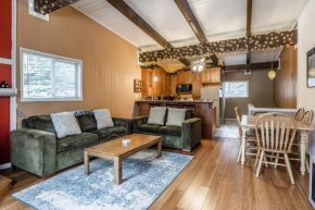 Tyrolean Village 6 2 Bedroom 1 and a Half Bath Sleeps 6 Walk to Lift Steps to town shuttle